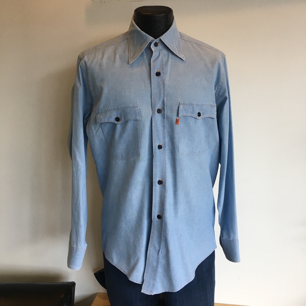 Classic Levi’s Chambray Button Down